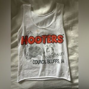Authentic Hooters 25th Anniversary White Tank Top Council Bluffs, IA (Size:S)